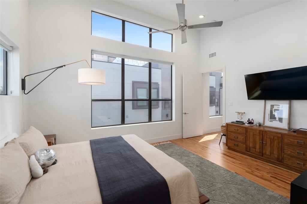 5912 Lindell Condo - Residential