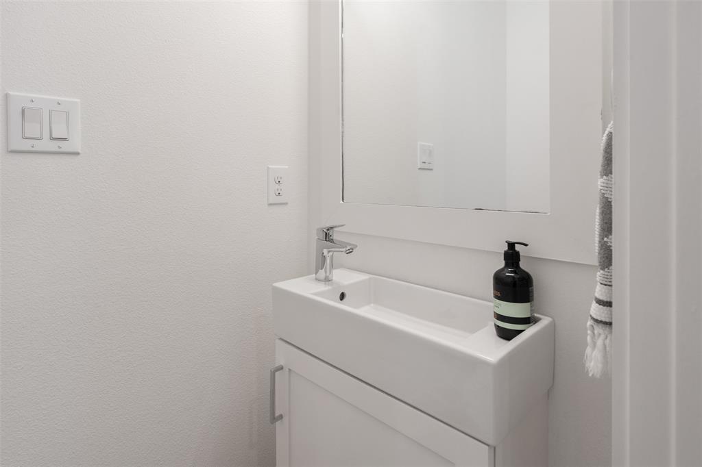 5912 Lindell Condo - Residential