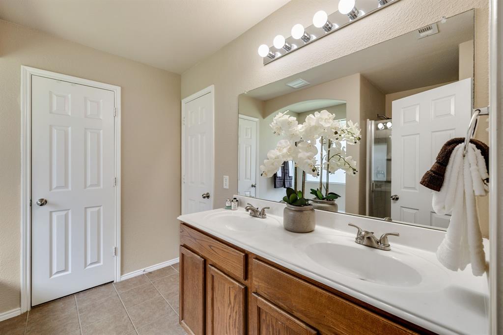 5640 Lincolnwood Drive