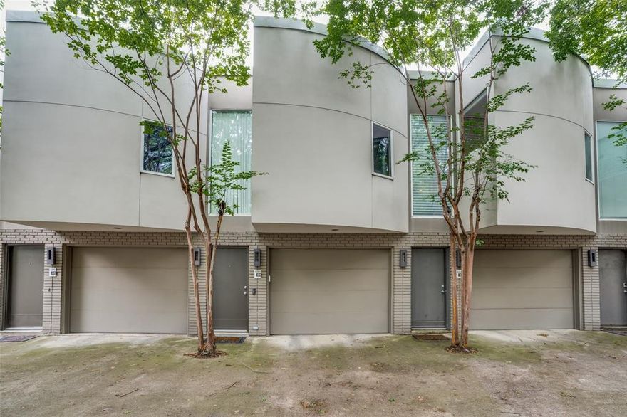 Amazing location - live off the Katy Trail in this gorgeous 1bd,1.1bath with attached garage! This spacious condo has plenty of natural light throughout. Kitchen & appliances were updated in 2018 & entire condo was recently repainted. The large master bedroom has newer windows, and walk-in closet with washer-dryer included. This small community includes a pool maintained by HOA, & direct access to the Katy Trail. Walking distance to The Terminal, Knox-Henderson & Fitzhugh!