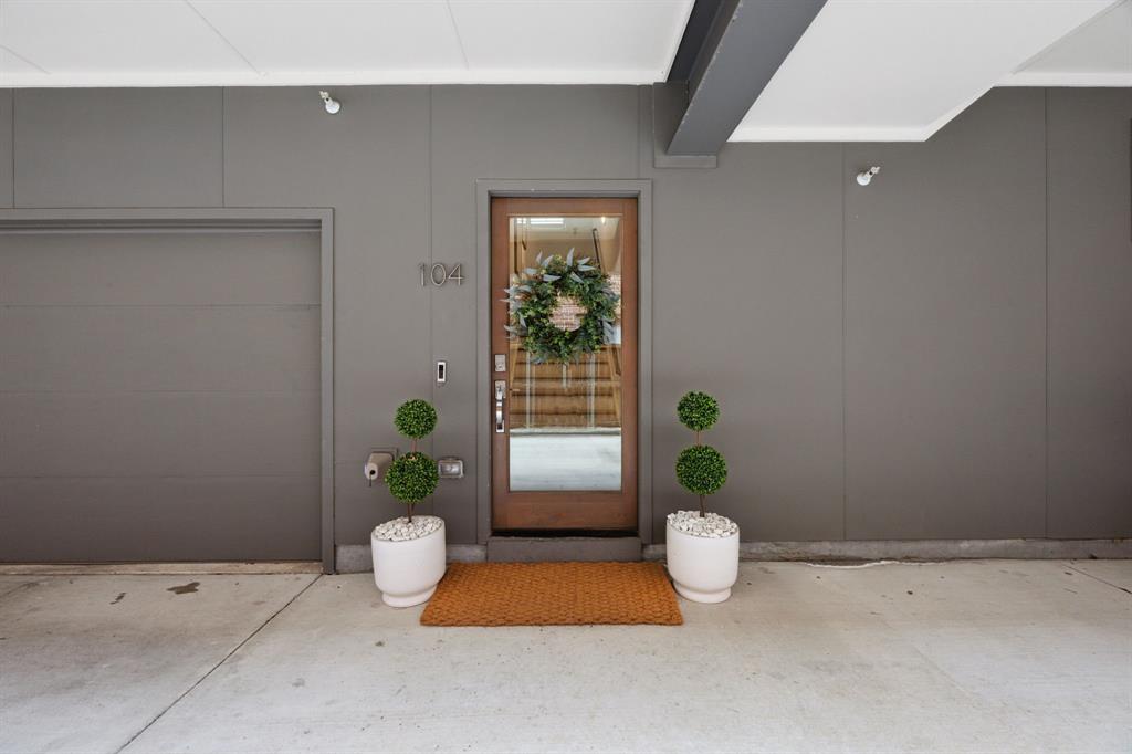 5015 Manett Street 104