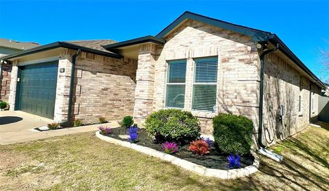 Photo of 5316 New Castleton Lane, Fort Worth, TX 76135 (MLS # 21154188)