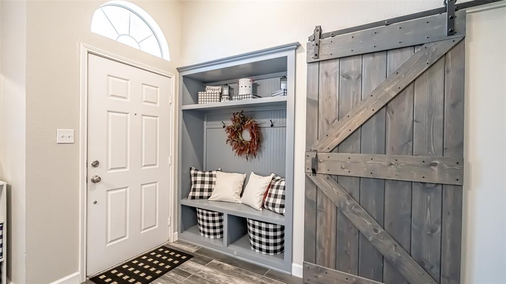1228 Meadow Glen