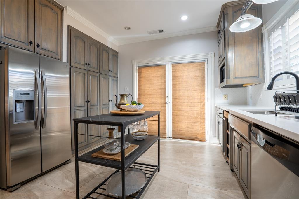 Fort Worth, Texas 76107, United States, 3 Bedrooms Bedrooms, ,3 BathroomsBathrooms,Residential,Pending,246752