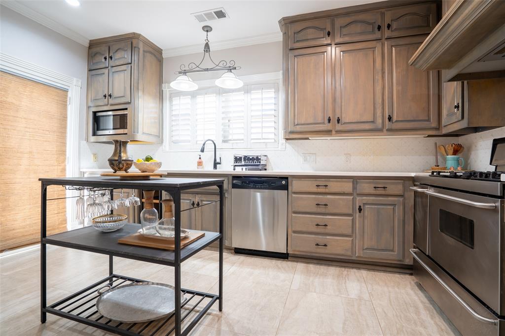 Fort Worth, Texas 76107, United States, 3 Bedrooms Bedrooms, ,3 BathroomsBathrooms,Residential,Pending,246752