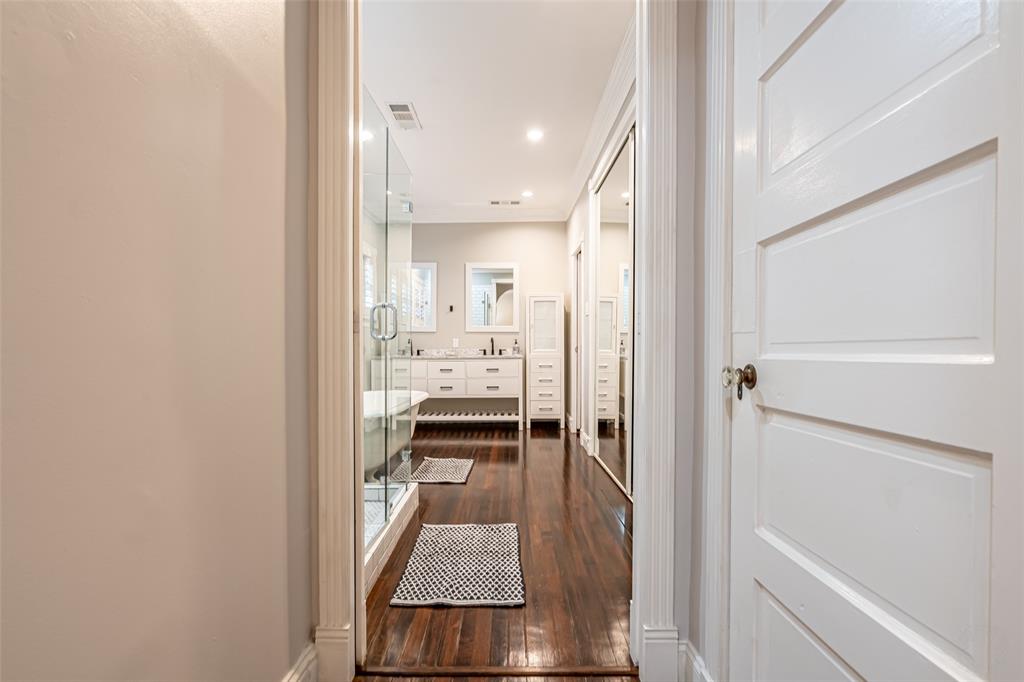 Fort Worth, Texas 76107, United States, 3 Bedrooms Bedrooms, ,3 BathroomsBathrooms,Residential,Pending,246752