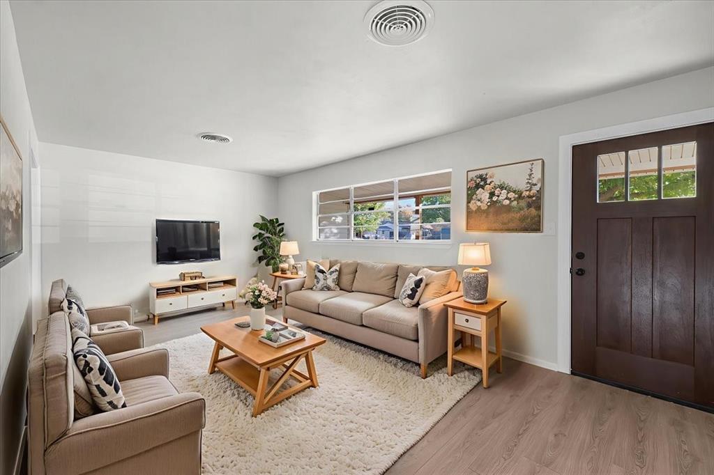 1204 John Reagan Street