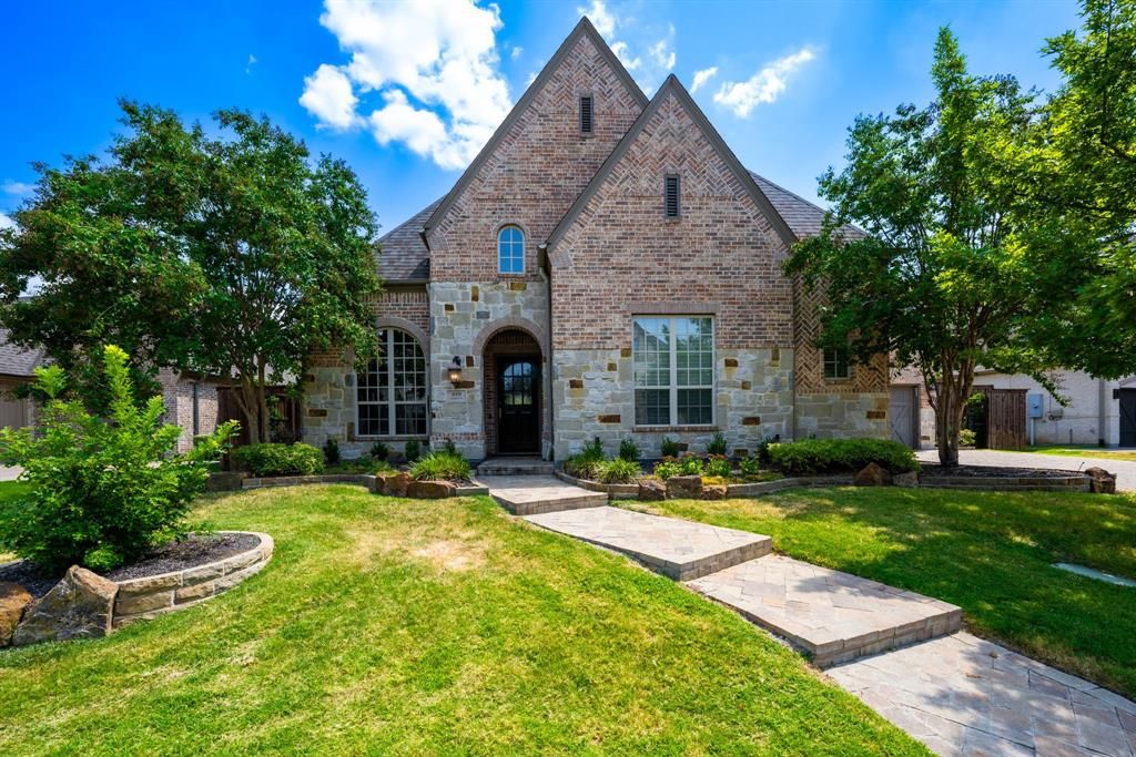 Photo for 640 Creekway Drive, Irving, TX 75039 (MLS # 21033272)