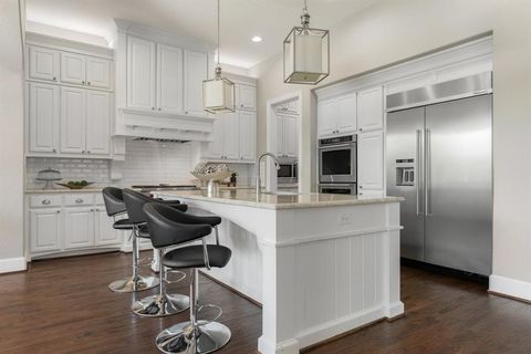 Tiny photo for 640 Creekway Drive, Irving, TX 75039 (MLS # 21033272)