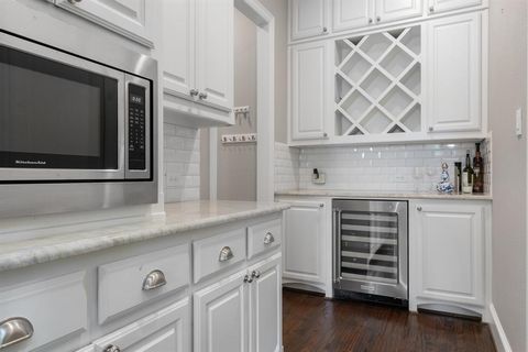 Tiny photo for 640 Creekway Drive, Irving, TX 75039 (MLS # 21033272)