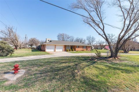 242 NW 2nd Street Trent TX 79561
