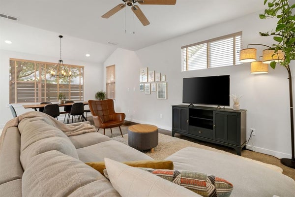 6542 E LOVERS LN, DALLAS, TX 75214 - Image 257bef7254d1e6d7cd0fbd6a2d5e24c8/122271264
