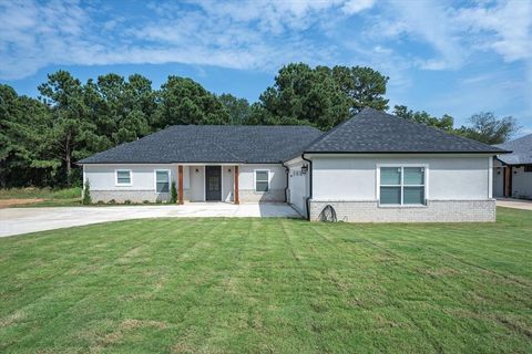 A home in Lindale