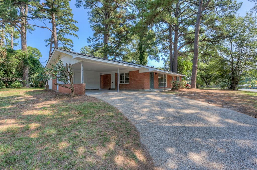 809 Horton