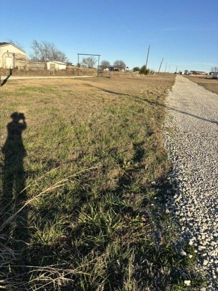 Very close to pretty downtown Farmersville,  private Road at County Road 699 and build your country dream home at the back on this 4.83 acrea land. several homes near by.