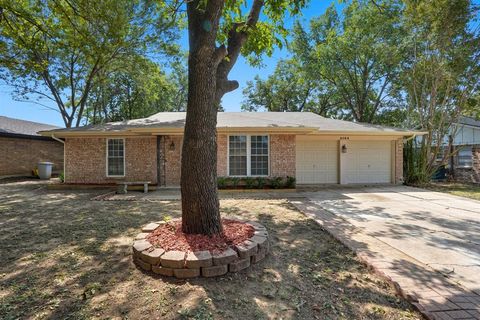 2104 Guinevere Street Arlington TX 76014
