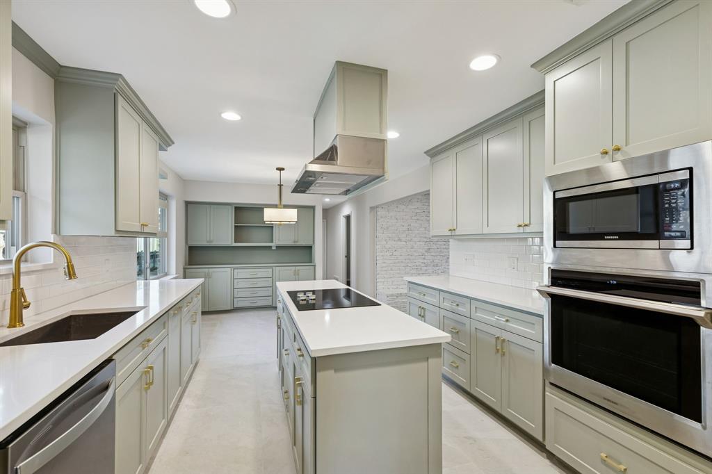 7160 Blackwood Drive