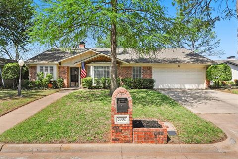 2002 Stefani Court Arlington TX 76013