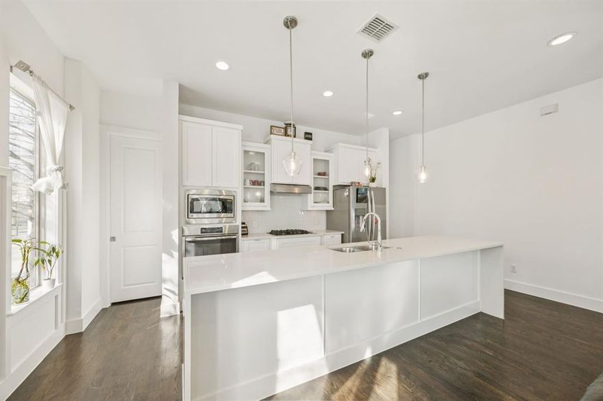 You have found it! Spacious, Stunning Townhome in the Heart of Dallas. Enjoy beautiful sunsets and views of the City from this Glorious Rooftop Terrace. This corner unit boast unmatched views of the city and is in close proximity of all the great entertainment Dallas has to offer! Within a stone throw away of Downtown, Uptown, Deep Ellum. Enjoy walks to Klyde Warren Park, runs on The Katy Trail, a night out at American Airlines Center! This amazing location puts you just minutes from Bishop Arts, Trinity Groves, Lower Greeenville, White Rock Lake and has an abundance in choices for coffee shops, restaurants, grocery stores... Whether you prefer Whole Foods, Sprouts, Trader Joe's, Tom Thumb, all are within just minutes, you will love the convenience of this prime location! This home features many updates, renovated master shower, renovated guest suite shower, refinished rooftop terrance and sound proof window, beautiful natural light! OPEN HOUSE THIS SATURDAY FEB. 21ST 1:00-3:00 PM.

Information deemed reliable but not guaranteed.