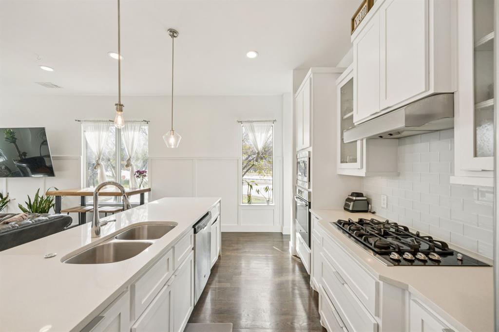 Flora Street Twnhms 01 - Residential