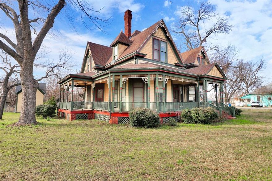 1900's Victorian Home! A once in a generation offering with endless possibilities. This Victorian 6 bedroom, 2 bath home with butler's pantry, large kitchen, dining room, foyer, and spacious living room is sited on 2.23 acres of park like grounds with your own fishing spot on the banks of the creek that runs through your yard. With 3,284 square feet of living space you can make this your own personal get away or think outside the box and make it a nightly rental just minutes from Lake Whitney or even turn it into commercial property as there are so many options in this unique property. Motivated Seller!