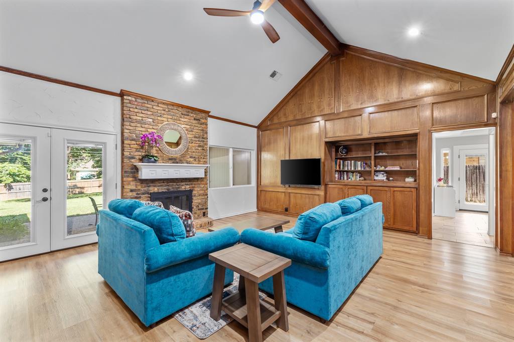 1109 Cross Bend