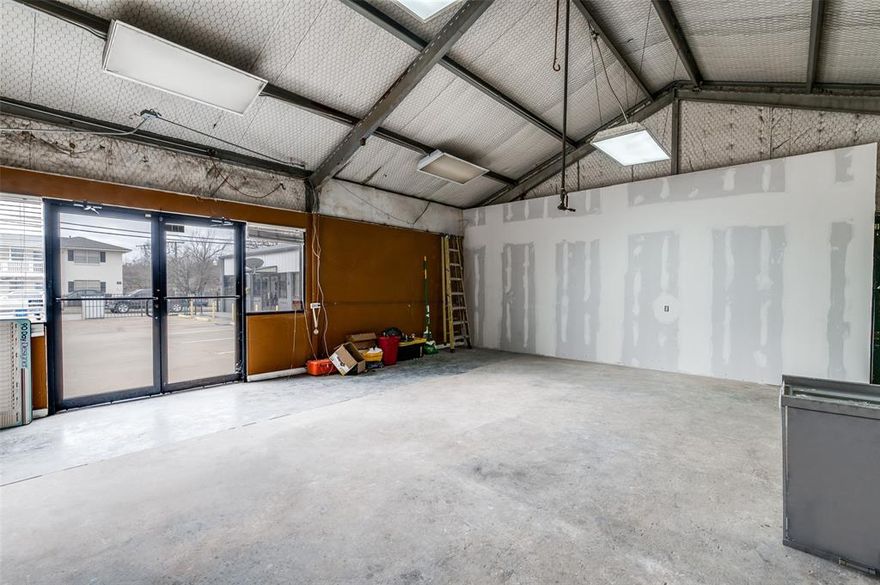 Are you seeking the perfect location for your business venture? Look no further! This exceptional 1400 square foot warehouse-retail store, strategically situated in the vibrant Fairmount-Magnolia area of Fort Worth, TX, offers an array of possibilities for a variety of businesses. Great location and versatile space of 1400 sq ft of open and customizable space, the property is a blank canvas to bring your vision to life. Whether you’re envisioning a CrossFit gym, a CBD smoke shop or just a small retail or e-commerce office. This space can be tailored to your needs.