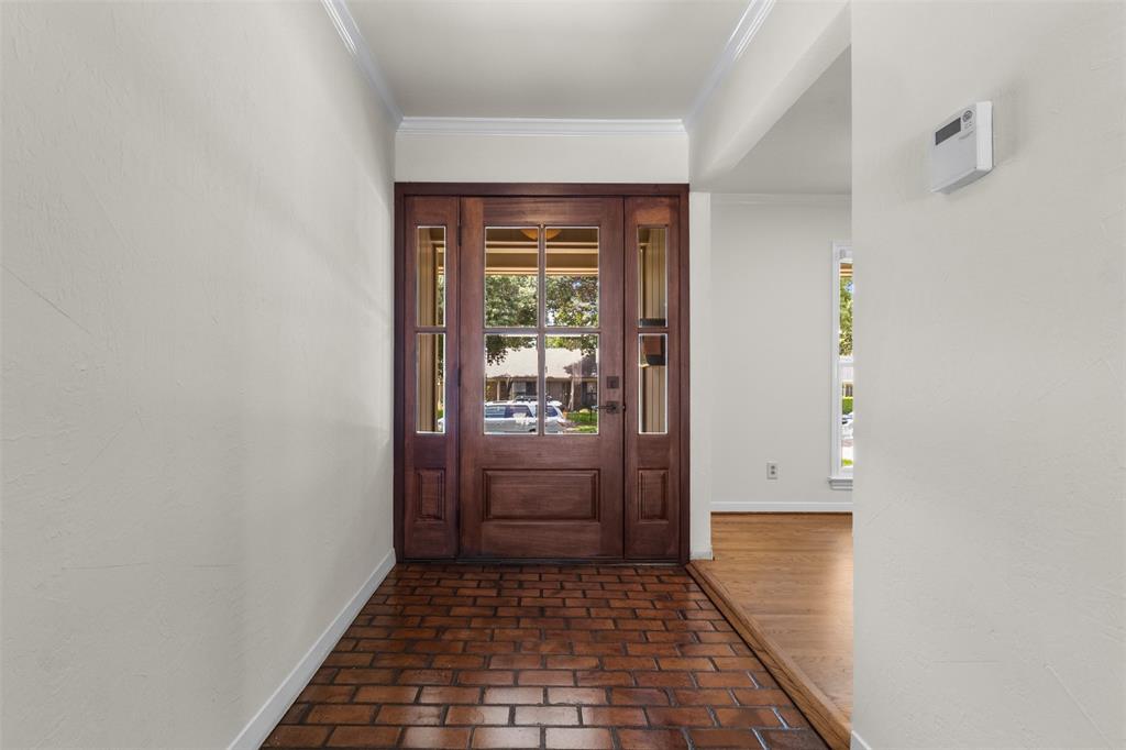 908 Vinecrest Lane