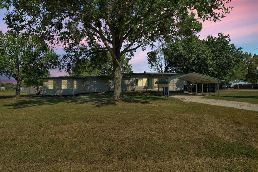 This property is a true diamond in the rough, located within city limits. It features a spacious single-wide manufactured house with impressive additions, including a large attached mother-in-law suite with a kitchen, extra washer and dryer, bedroom, and living area. The house offers large rooms, clean interiors with fresh paint throughout, partial new flooring, and well-maintained hardwood floors. The large bathrooms add to the comfort. Situated on a generous corner lot, there's ample space to add a workshop or other outdoor amenities. Plus, with two driveways, parking is a breeze. A wonderful opportunity for customization and expansion!
Refrigrators and washer and dryers will stay with the property!