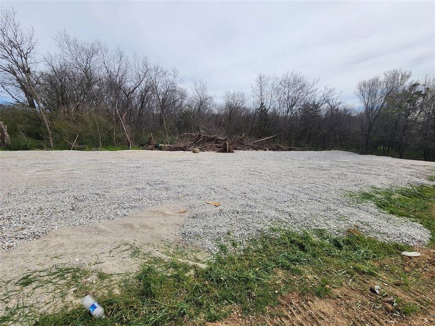 One thing they aren’t making any more of is land—and this prime lot in Bridgeport is your chance to grab a piece of it! This
spacious, tree-filled slice of Texas offers endless possibilities. Vacant residential lots in town are about as rare as a Texas
snowstorm, so don’t let this one slip away. Survey available!