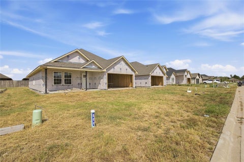 Photo of 806 Moseley Lane, Greenville, TX 75402 (MLS # 21403683)