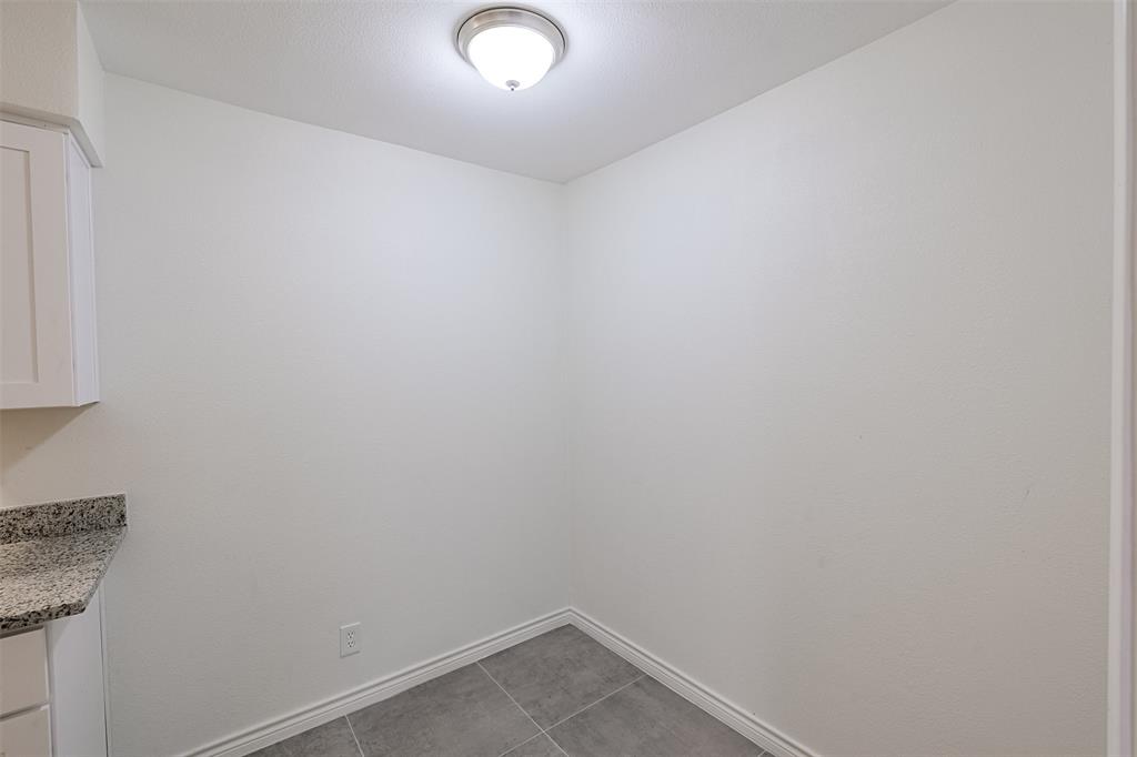 5055 Ridglea Lane 1105
