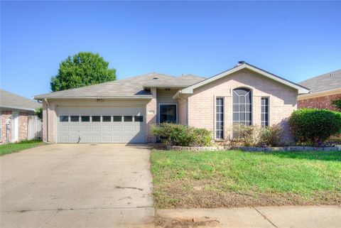 Photo of 5733 Vandalia Trail, Arlington, TX 76017 (MLS # 21258080)
