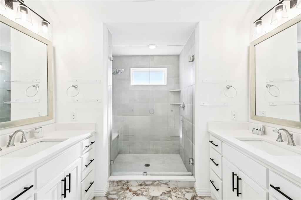 Castle Hills Ph 10 Lewisvil - Residential