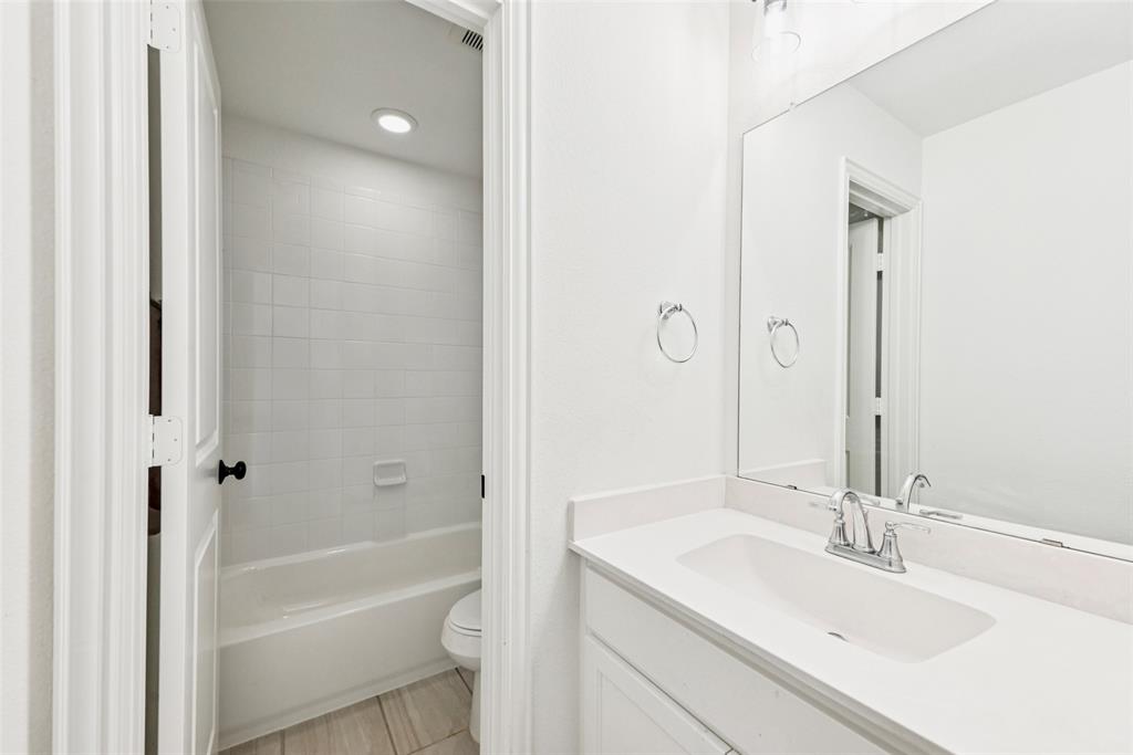 Castle Hills Ph 10 Lewisvil - Residential