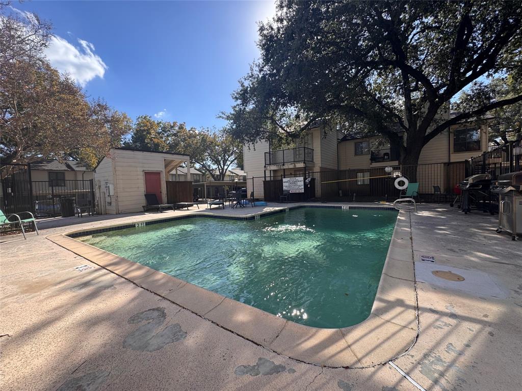 OAKS ON THE LANE CONDOMINIUM PH I - Residential Lease