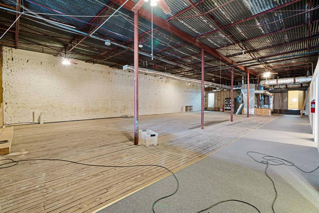 City of Paris - Commercial Sale