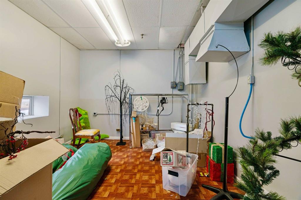 City of Paris - Commercial Sale