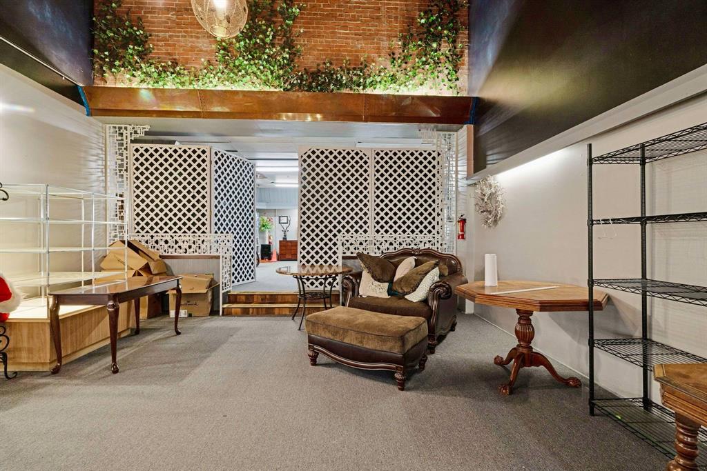 City of Paris - Commercial Sale