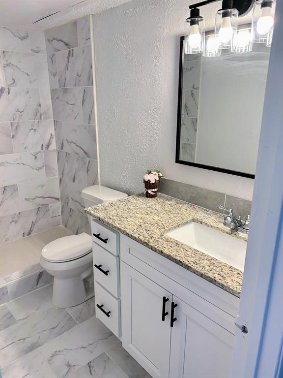 Two Worlds Apollo 01 - Residential