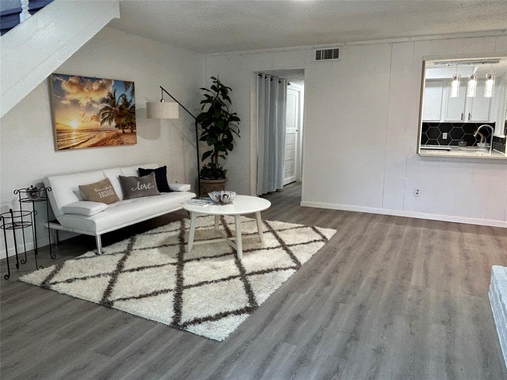 Two Worlds Apollo 01 - Residential