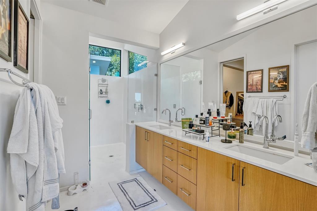 ROSS CONDOMINIUM - Residential Lease