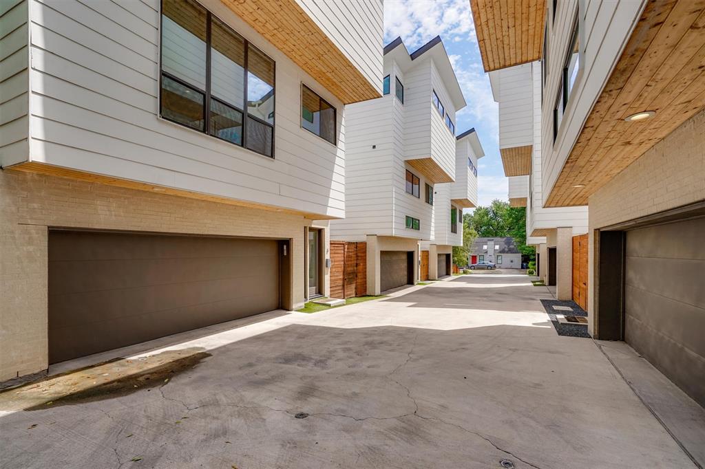 ROSS CONDOMINIUM - Residential Lease