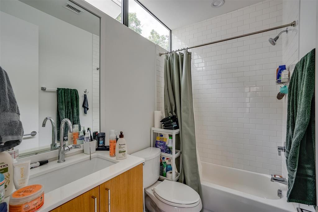 ROSS CONDOMINIUM - Residential Lease