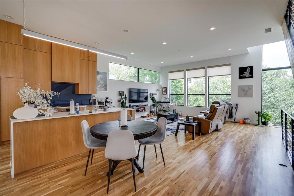 ROSS CONDOMINIUM - Residential Lease