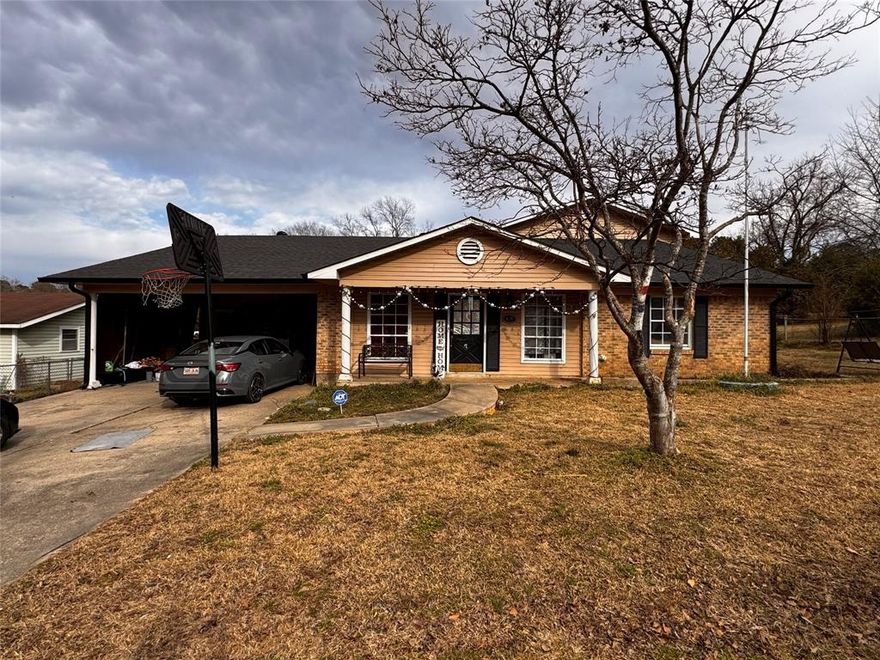 Spacious 4-bedroom, 3.5-bath home with just over 3,000 sqft located in the heart of Minden. This home features a cozy wood-burning fireplace, a new roof (2021), and a large backyard with plenty of room for entertaining or outdoor fun. Conveniently located near local amenities, this property offers comfort, space, and practicality all in one. Sellers are highly motivated and ready to make a deal! Bring all offerers! More picture to be uploaded on wednesday