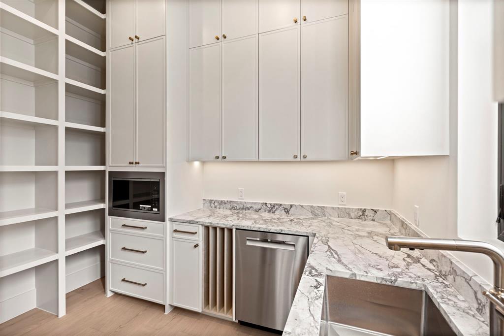 Wilshire Summit - Residential