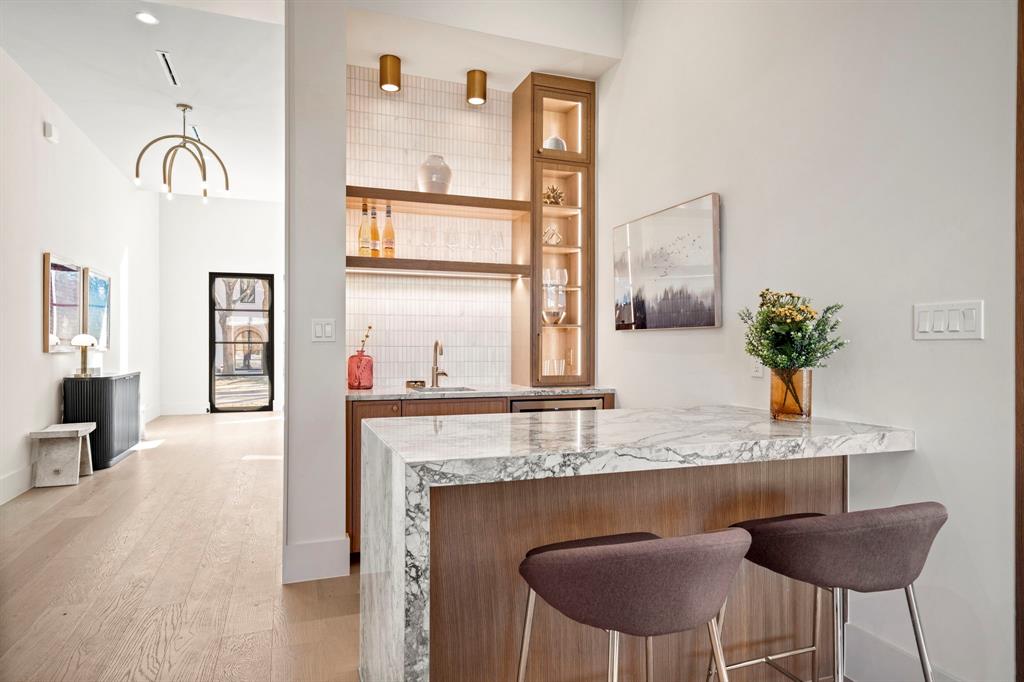 Wilshire Summit - Residential