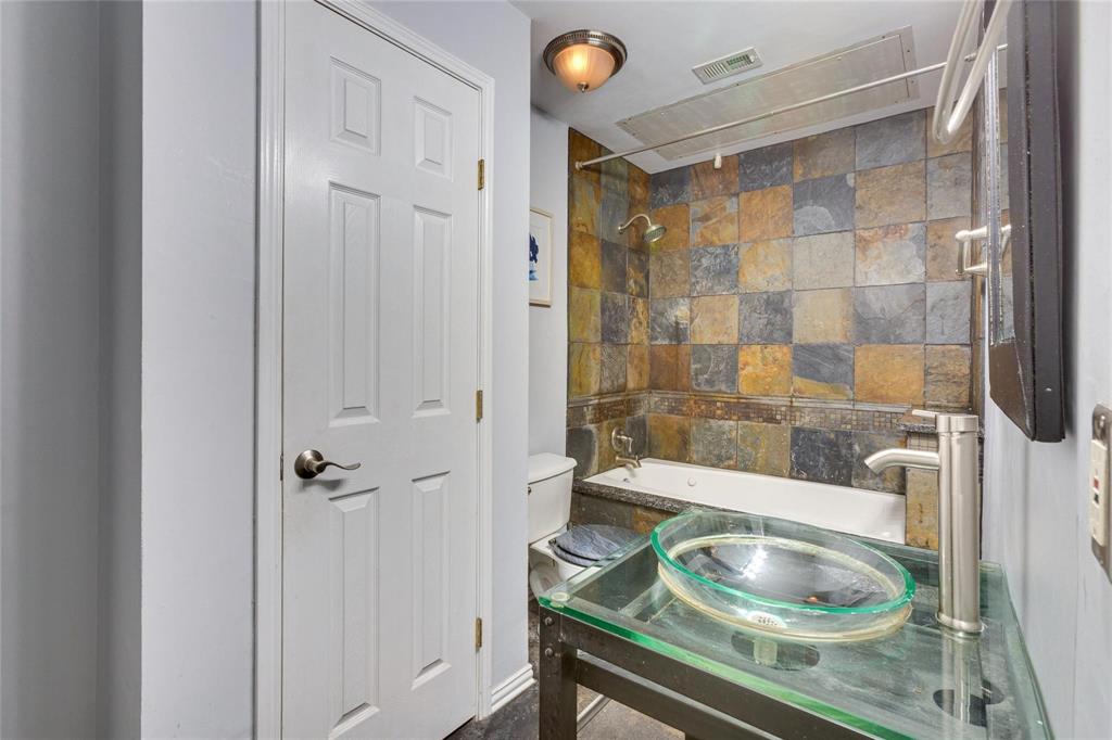 Hall Street Condo 4104 - Residential