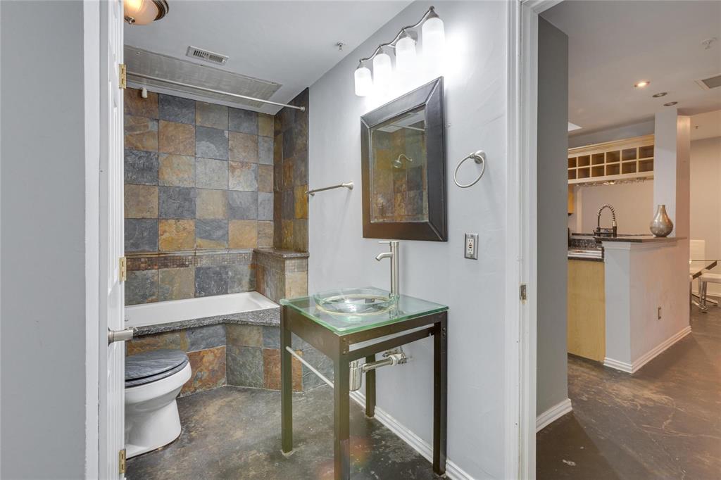 Hall Street Condo 4104 - Residential